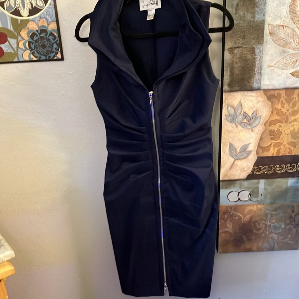 Love This Dress! Joseph Ribkoff Size 6 Shift With Stand Up Collar And Zips Down! - Picture 2 of 11